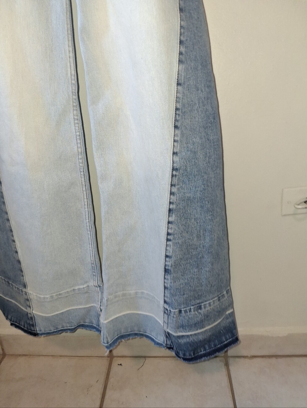 Wide Leg Two-Tone Light Blue Women’s Jeans - Picture 3 of 3